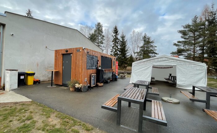 VEJPRNICE - STÁNEK S OBČERSTVENÍM