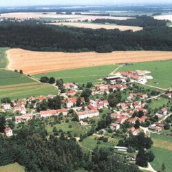 OSTROLOVSKÝ ÚJEZD – OBEC